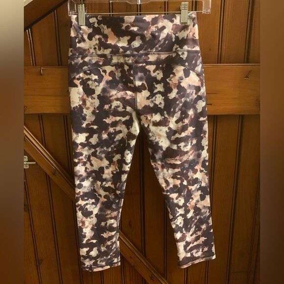 Marika Sport Purple Graphic Capri Yoga Pants Womens Size M - Picture 1 of 5